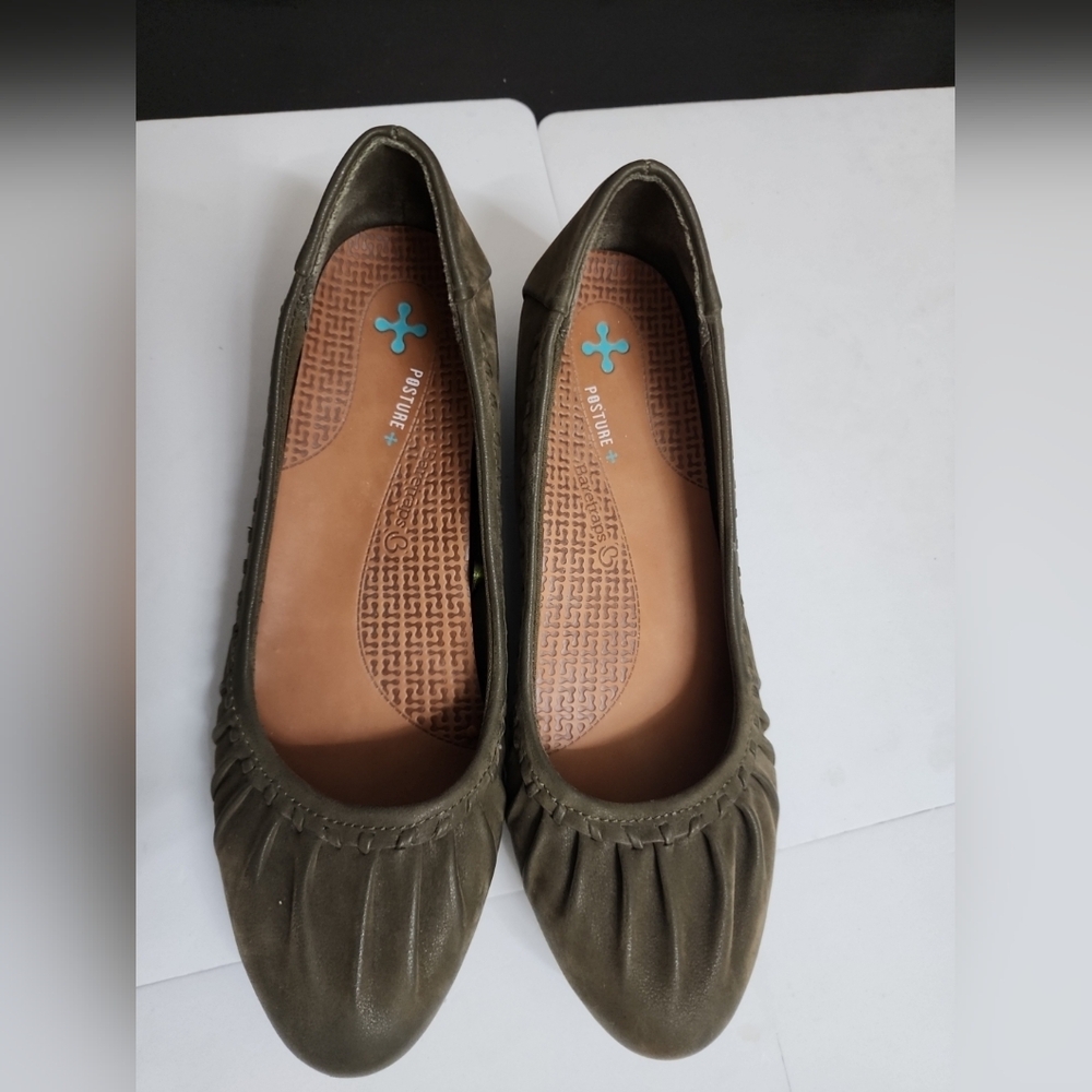 Baretraps Women's Olive Green wedges
